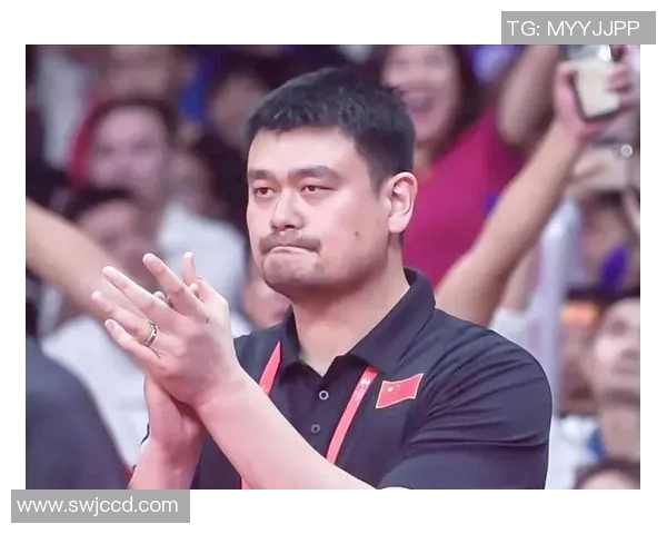 姚明的手掌尺寸究竟有多大与普通人相比差异有多明显揭秘他的篮球之路