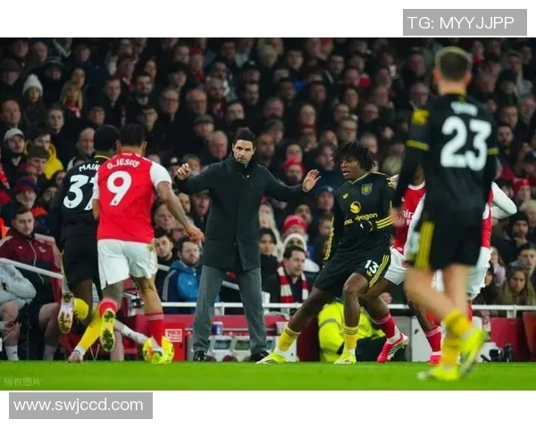 欧联杯经典对决曼联逆转曼城补时绝杀引爆全场激情 欧联杯经典对决曼联逆转曼城补时绝杀引爆全场激情